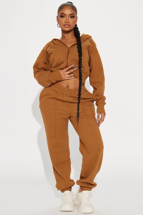 Stayin’ In Sweatsuit – Cognac